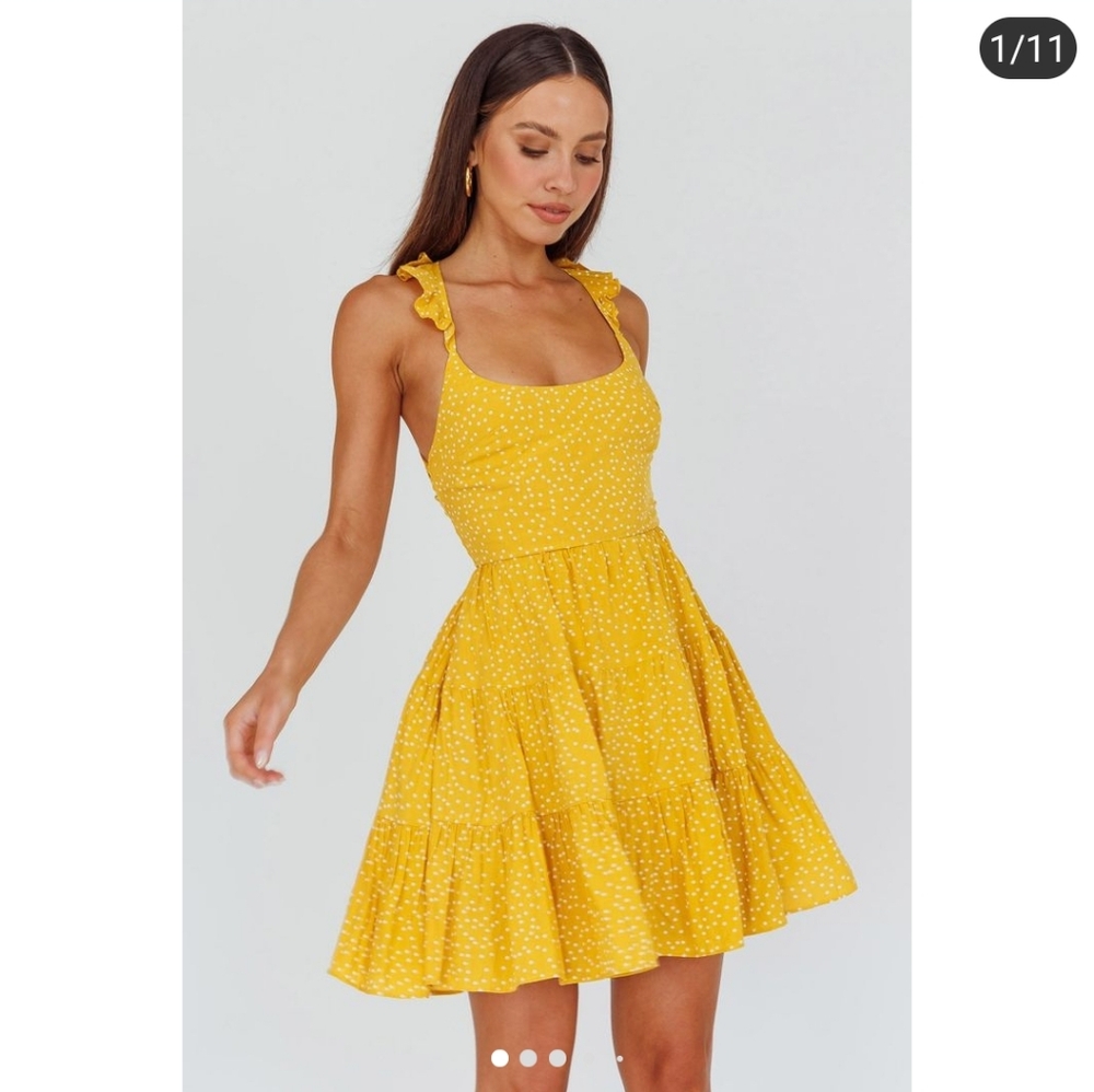 NWT Selfie Leslie Allegra Fluted Hem Lace Up Back Dress